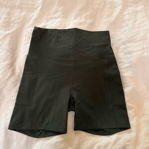 Women’s Vuori Studio Pocket Short